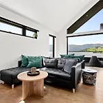 Stunning Lakefront With Panoramic Views Apartamento