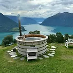 Stunning Lakefront With Panoramic Views Daire *