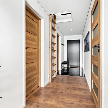 Top-floor Lakefront Near *