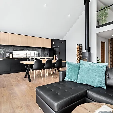 Top-floor Lakefront Near Apartamento Hafslo