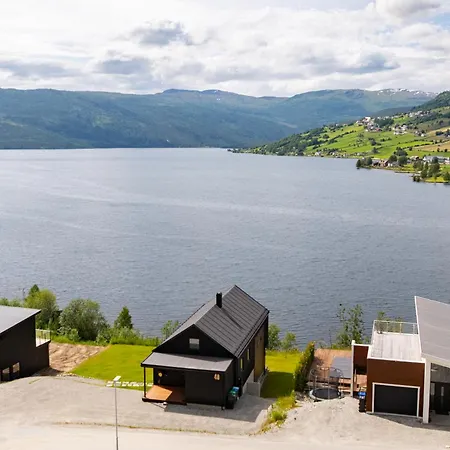 Top-floor Lakefront Near *