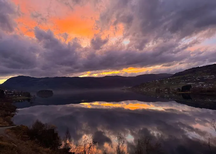 Apartment Top-floor Lakefront Near *