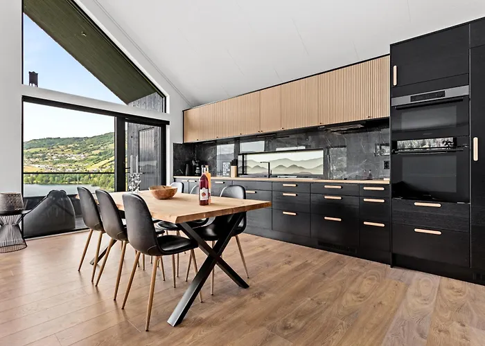 公寓 Stunning Lakefront Apartment With Panoramic Views *
