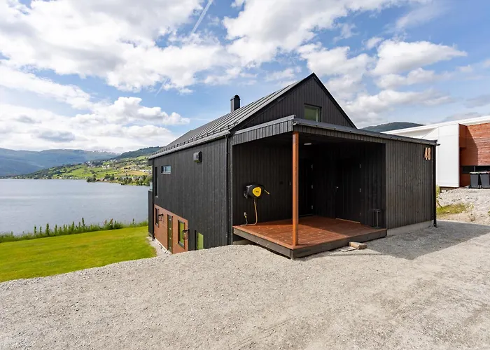 Apartment Top-floor Lakefront Near