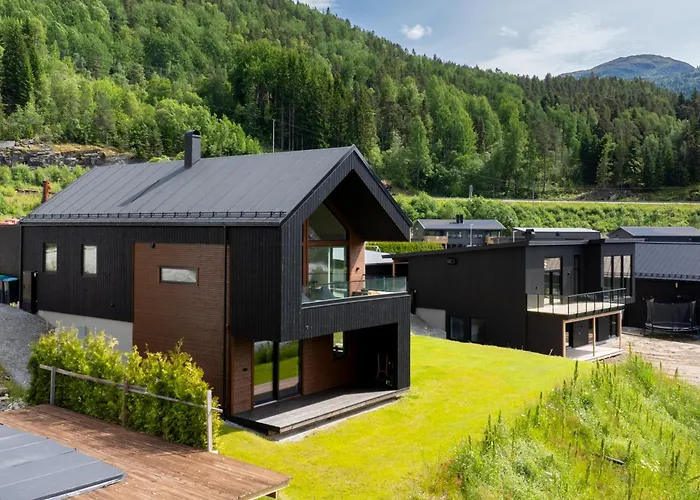 Top-floor Lakefront Near