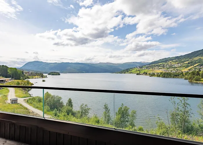 Stunning Lakefront Apartment With Panoramic Views 公寓 *