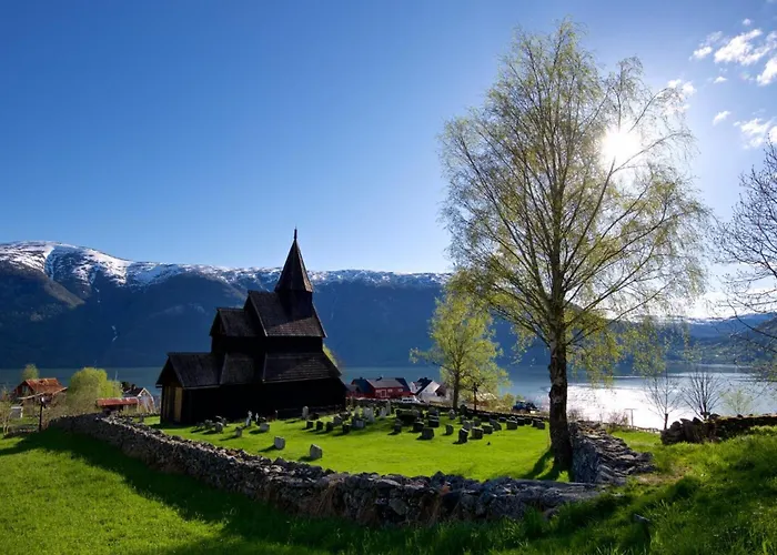 Stunning Lakefront Apartment With Panoramic Views * Hafslo