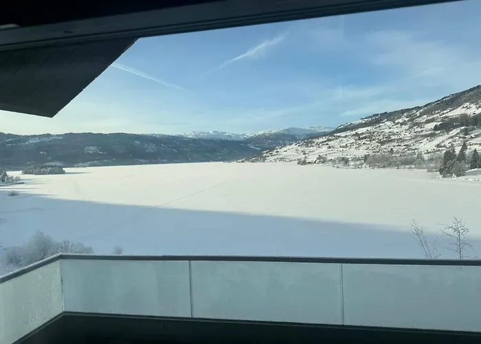 Top-floor Lakefront Near Apartment *