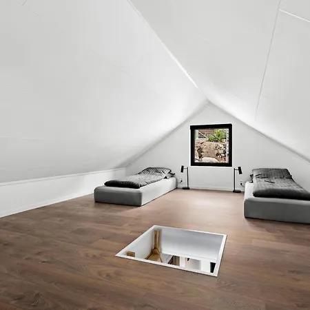 Top-floor Lakefront Near *