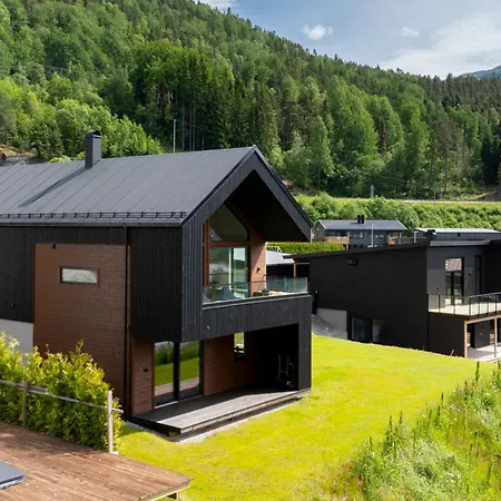 Stunning Lakefront Apartment With Panoramic Views