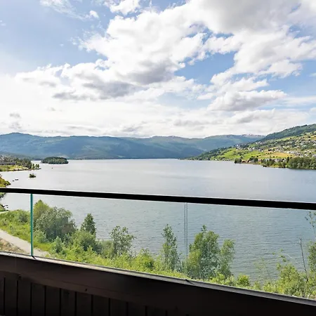 Top-floor Lakefront Near Lejlighed *