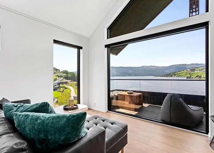 Stunning Lakefront Apartment With Panoramic Views * Hafslo